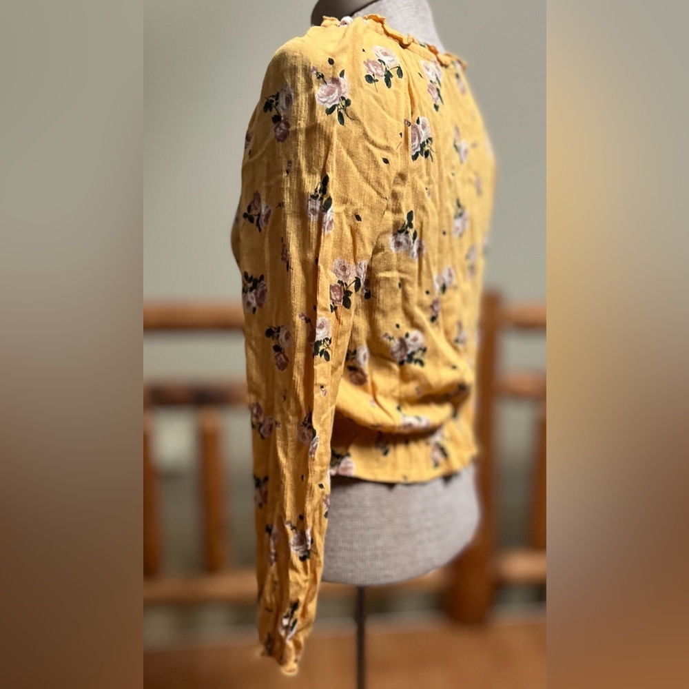 🌼 Hollister Yellow Floral Peasant Blouse – Size Small 🌼 - Picture 4 of 7